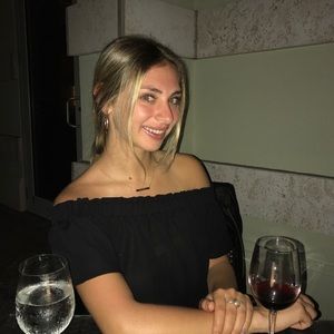 Meet your Posher, Leah